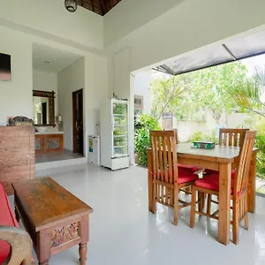 Wira & Habitación en casa particular Uluwatu