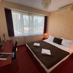 canada-hotel-budapest.inbudapesthotels.com/