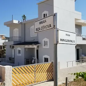 https://villa-leni-oruci.albaniahotels.org